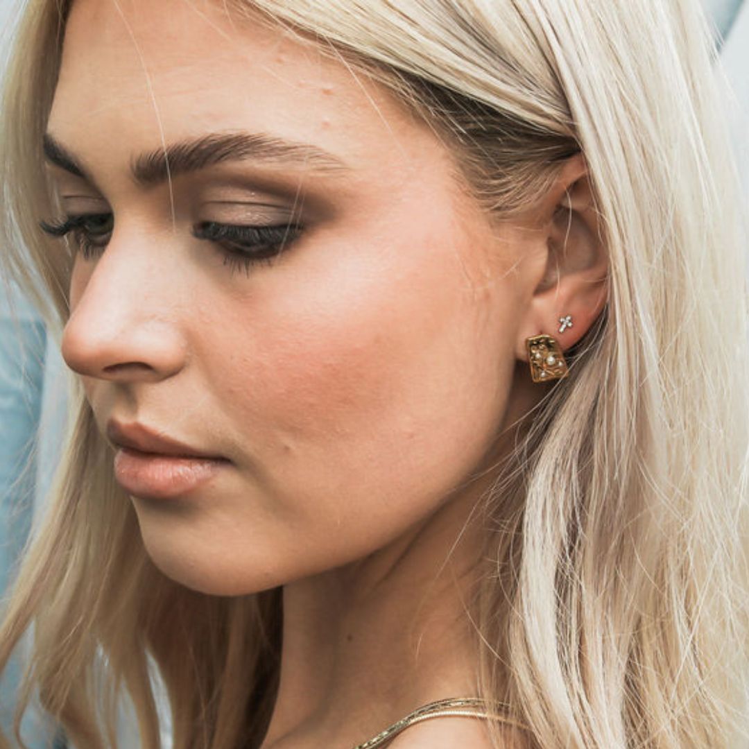 Earrings | Tiny Cross Stud